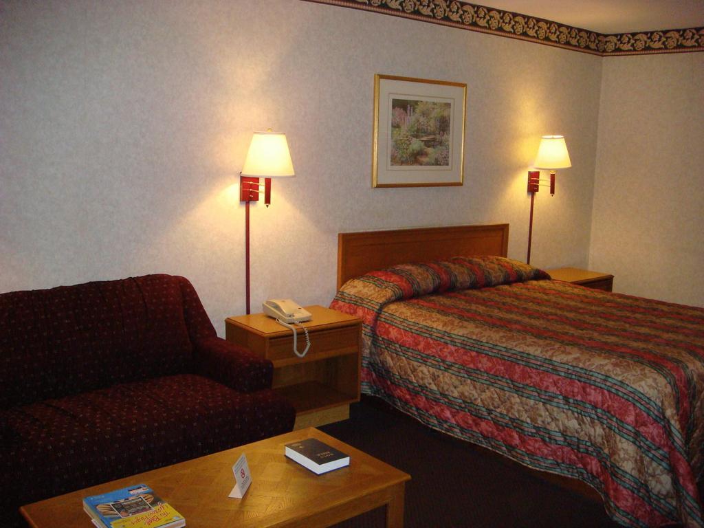 Americas Best Value Inn & Suites Μαίηκον Εξωτερικό φωτογραφία