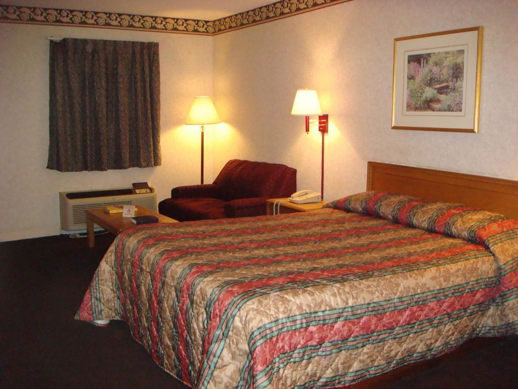 Americas Best Value Inn & Suites Μαίηκον Εξωτερικό φωτογραφία