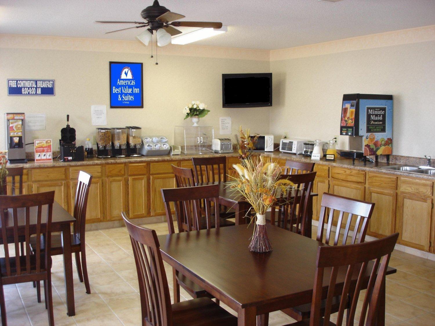 Americas Best Value Inn & Suites Μαίηκον Εστιατόριο φωτογραφία