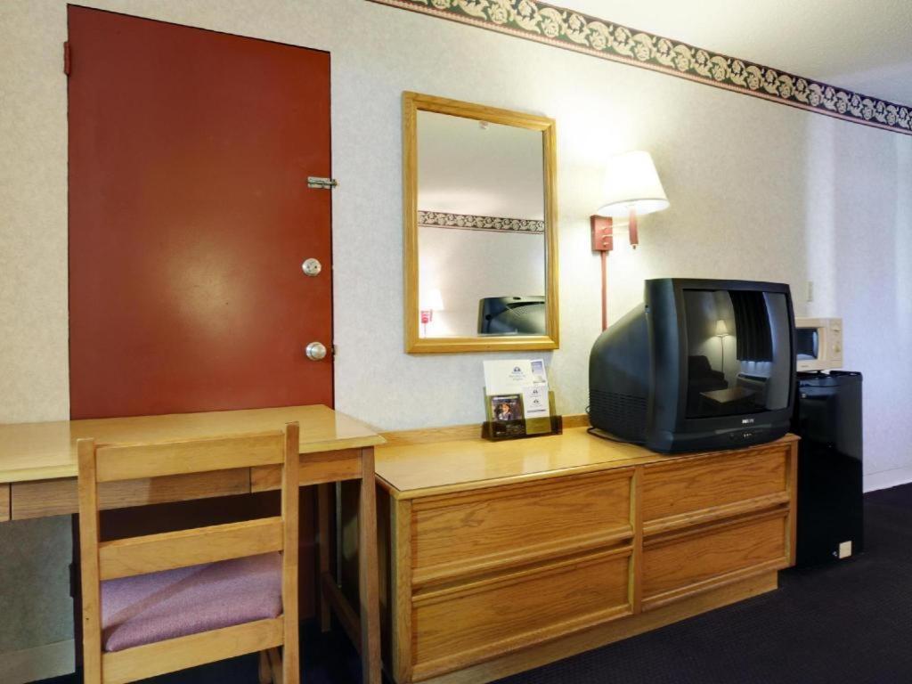 Americas Best Value Inn & Suites Μαίηκον Εξωτερικό φωτογραφία