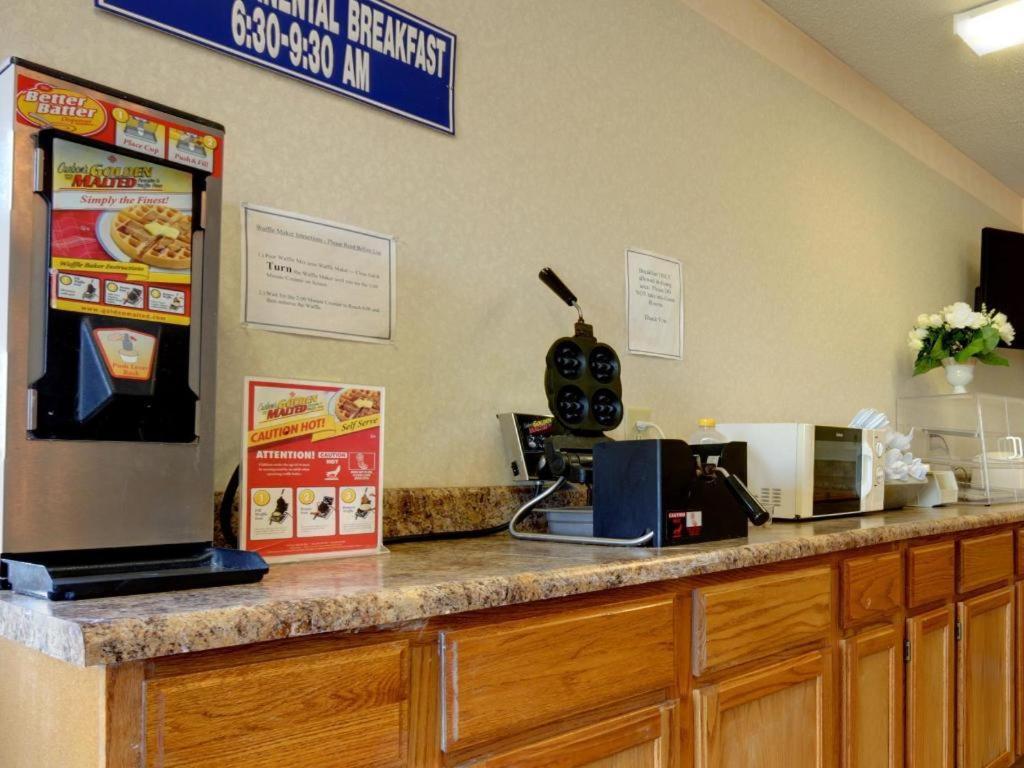 Americas Best Value Inn & Suites Μαίηκον Εξωτερικό φωτογραφία