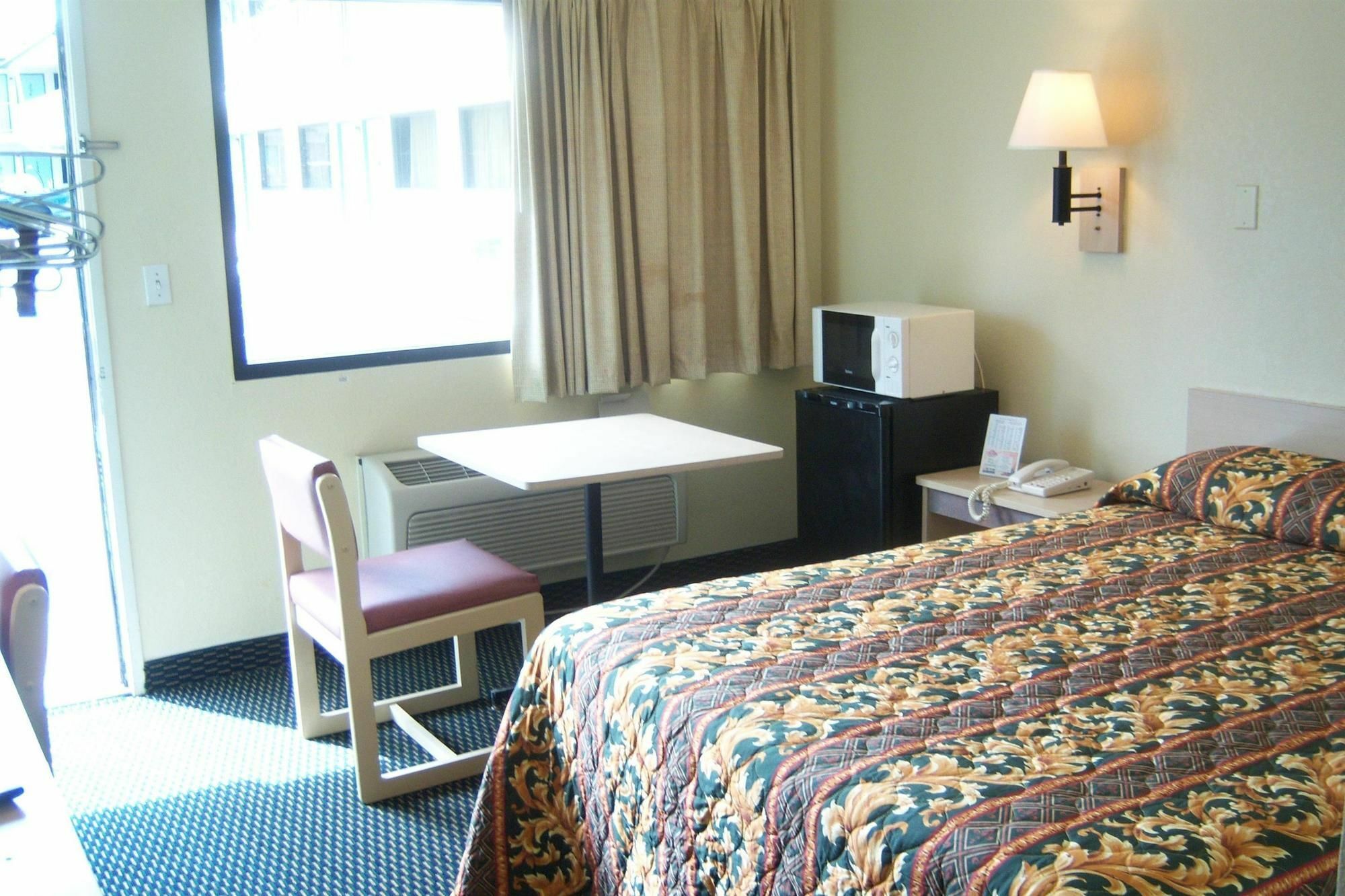 Americas Best Value Inn & Suites Μαίηκον Εξωτερικό φωτογραφία